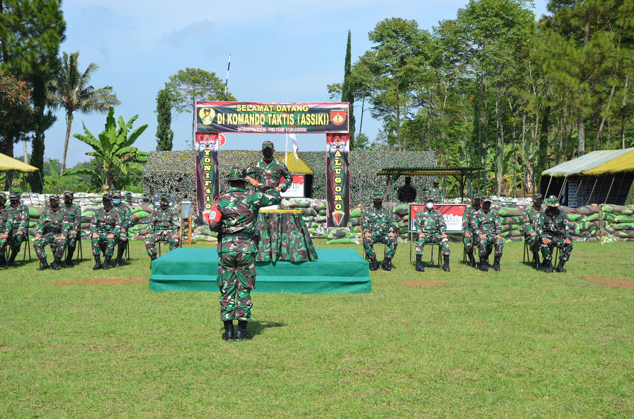 Secara Resmi, Danrem Tutup Latihan Pratugas Satgas Pamtas utama (Statatis) Yonif 410/Alugoro
